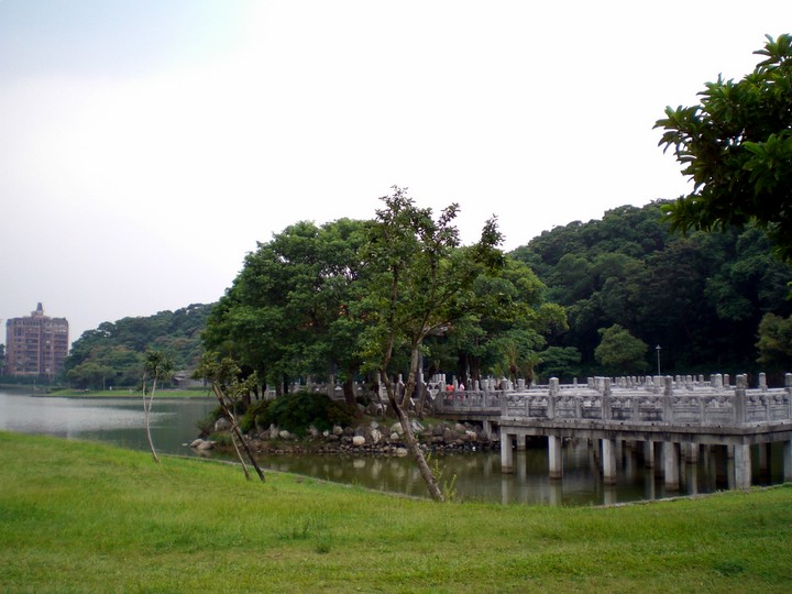 碧 湖公园 碧湖公园位於内湖路二段内湖区内湖路二段复兴剧校