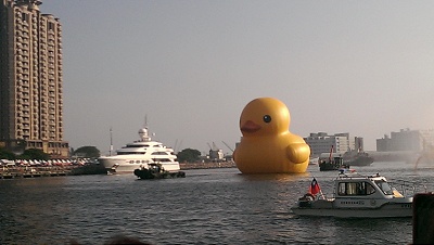 Iconic giant rubber ducks set afloat in Kaohsiung as festival opens - Focus  Taiwan