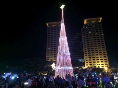 Christmas tree by Leon Tsai