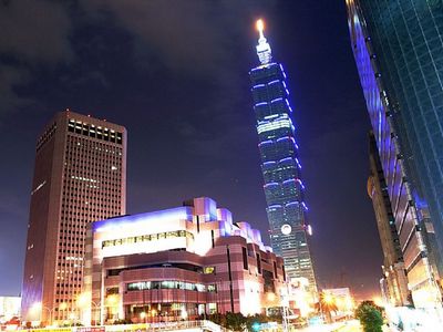 台北101及繁華夜景在電影露西中不斷出現