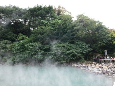 北投地熱谷溫泉每天都冒出沸騰的蒸氣
