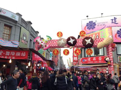 台北年貨大街熱鬧人潮 (圖為2016年資料照片)