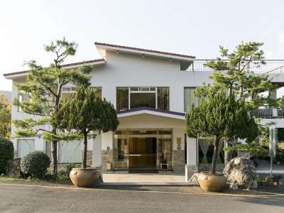 林桂園石泉會館內擁有三千坪寬闊庭園及Villa別墅