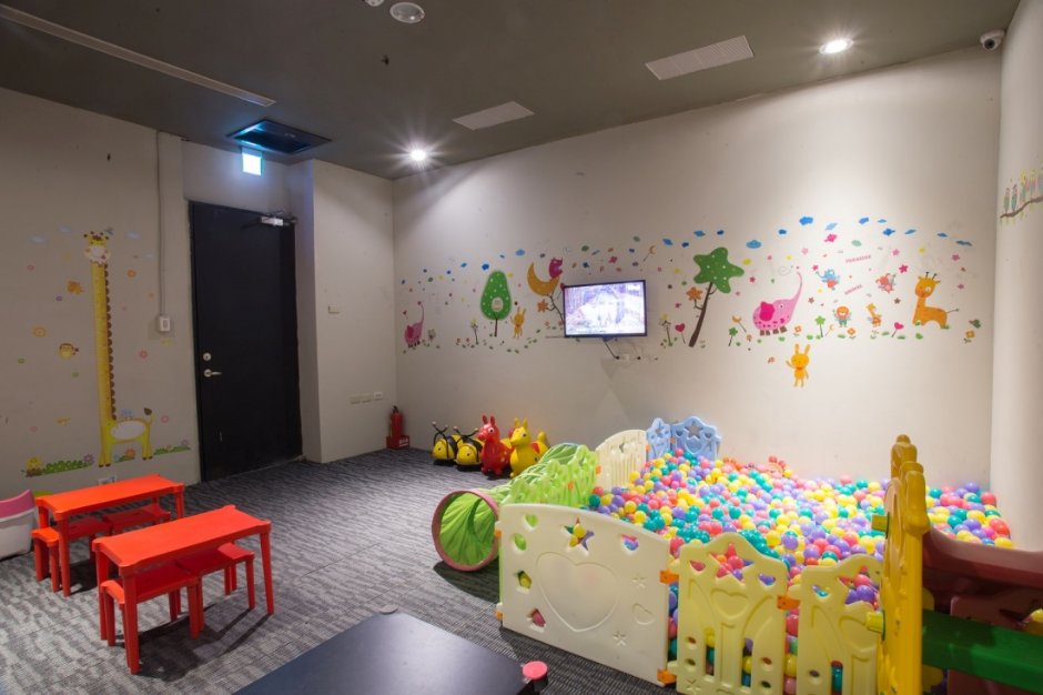 奇異果快捷旅店-九如店內設有兒童遊戲室