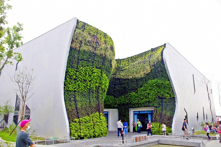 「綠色方舟」以綠建築構想設計，是農博園區內少數的永久性建築