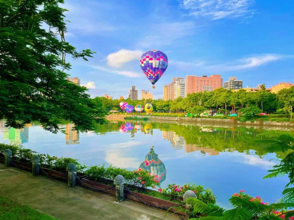 高雄愛河是全台唯一在市區施放熱氣球並可鳥瞰河畔美景的場域