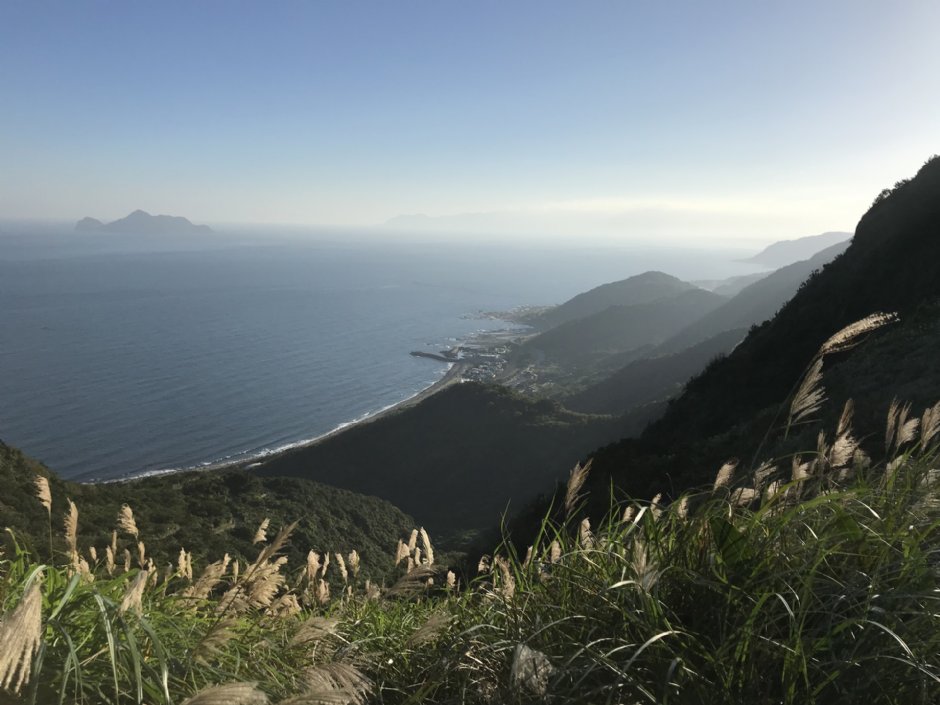 步行在草嶺古道可遠眺東北角與龜山島美景