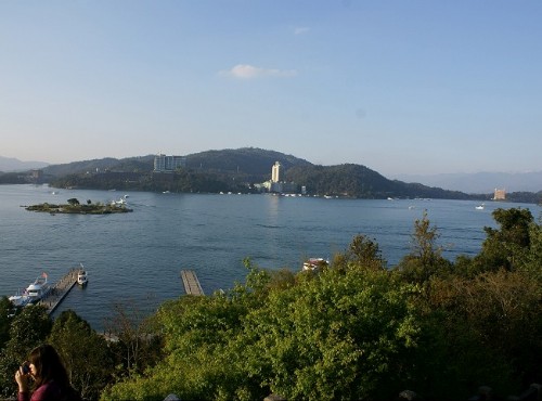 日月潭國家風景區-玄光寺眺望日月潭及拉魯島