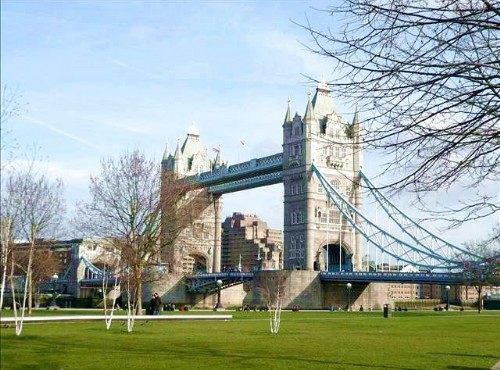 倫敦塔橋Tower Bridge-石塔全景