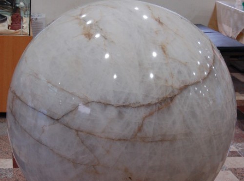 三才靈芝生態農場民宿-全世界金氏紀錄最大水晶球