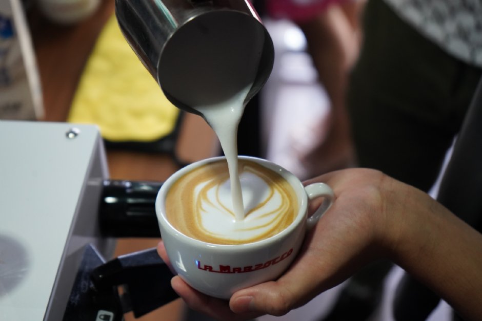 在「墨湘咖啡」除了可品嚐到特色咖啡外，還能親自體驗手沖咖啡
